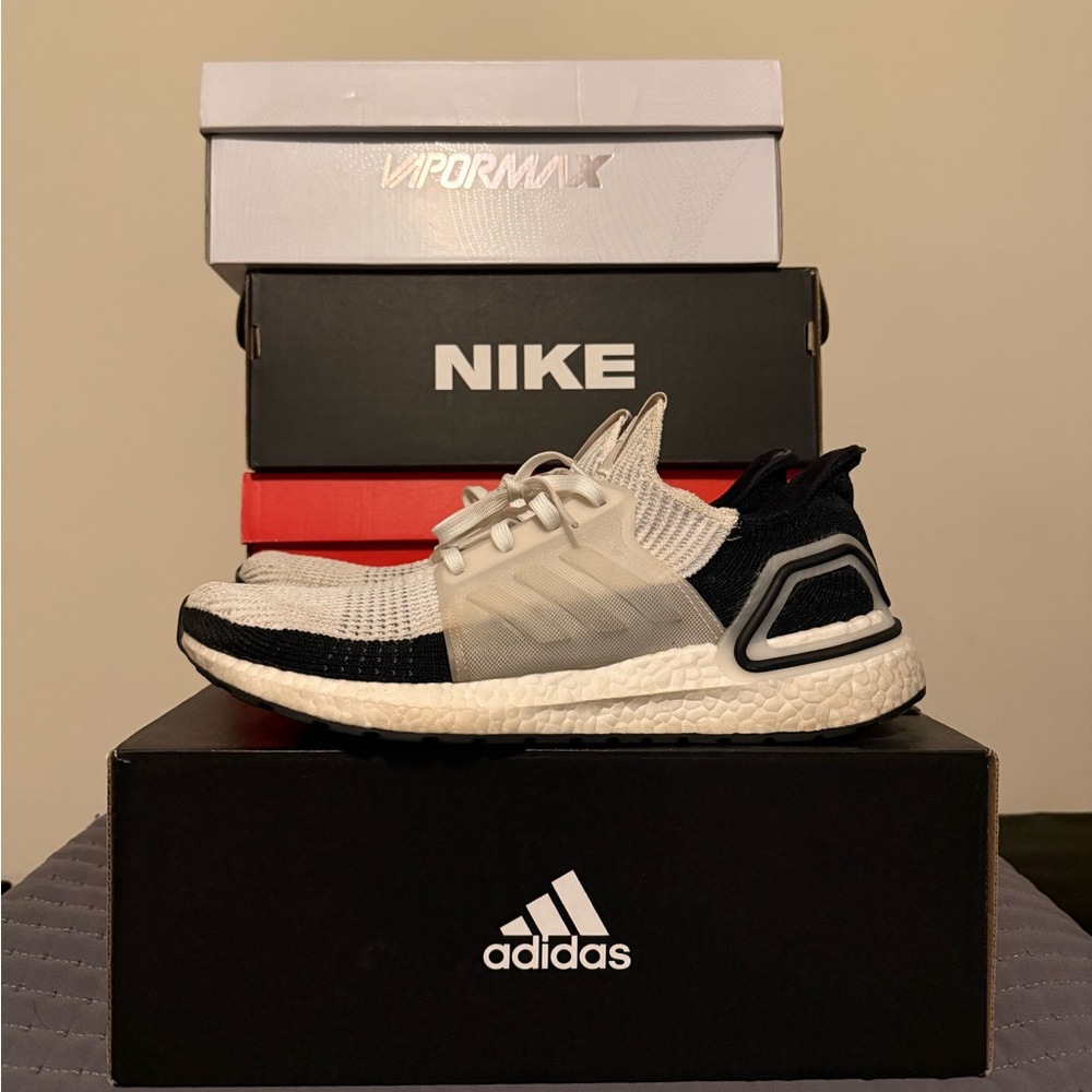 Ultraboost 19 ‘Panda’ size 10.5